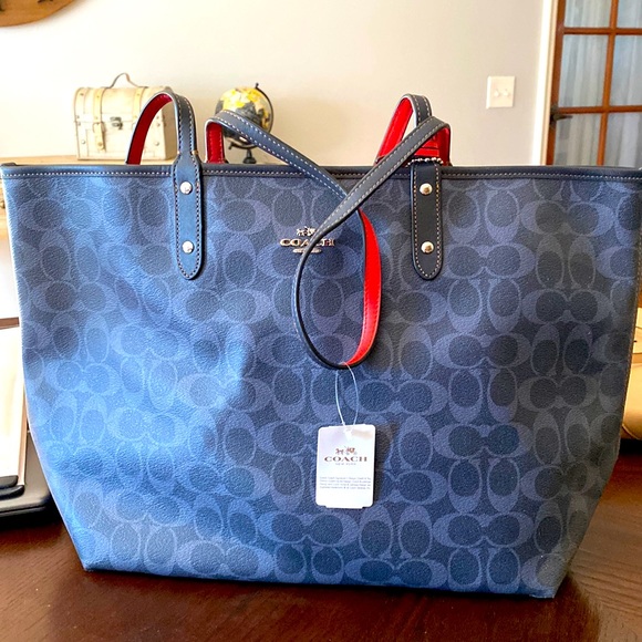 Coach Shoulder Bag - Picture 1 of 4